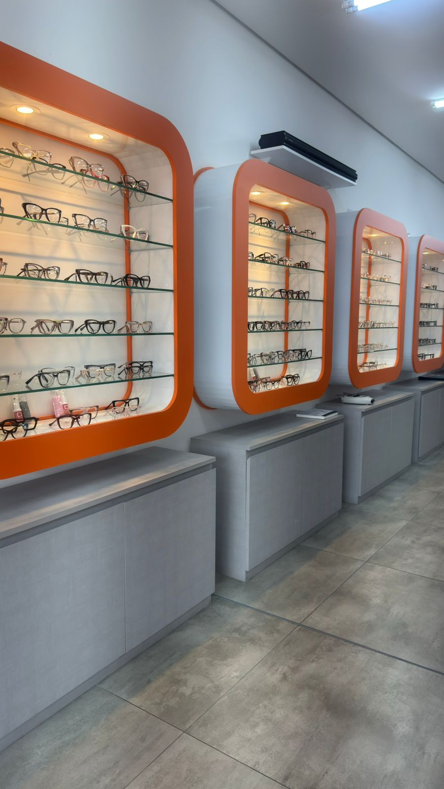 Interior da loja Outlet das Óticas em Esteio