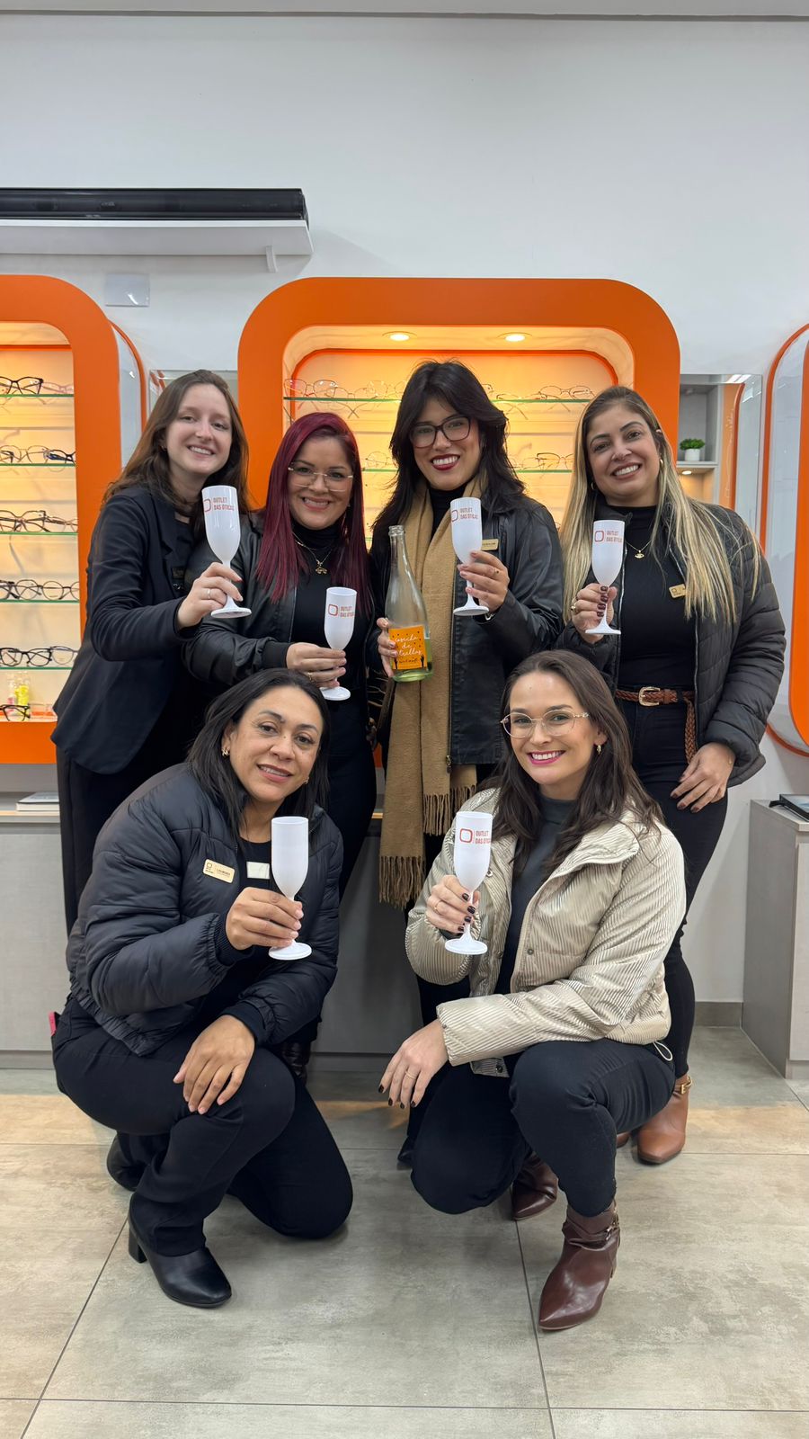 Equipe Outlet das Óticas pronta para te atender